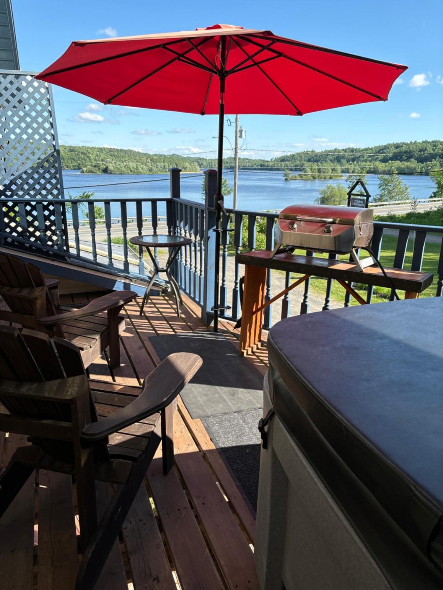 Domaine De La Baie, Les Suites Shawinigan Buitenkant foto
